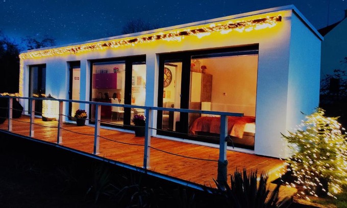 Trsice Maison | Ranch 66 - Moderní Tiny House Black Swallow ve stylu Route 66 se saunou a bazénem