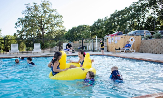 Canton Maison | Ranch Home at Resort - 2 minutes from water park and First Monday