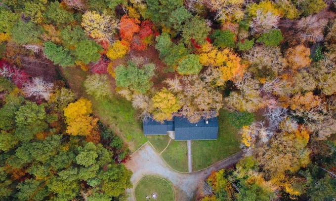 Chapel Hill Maison | Ranch Home Retreat on 4 Acre Land near UNC/Duke
