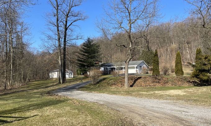 Mifflintown Maison | Ranch House