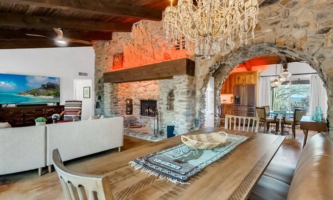 Tucson Maison | Ranch Style Living in Catalina Foothills with private hot tub