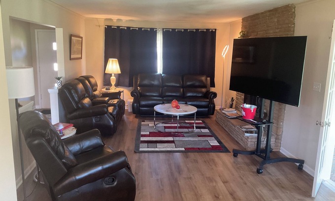 Gahanna Maison | Ranch-tastic 3-bedroom house in charming Gahanna with AC, WiFi Aug 2024 updates