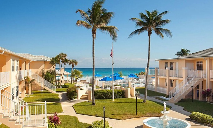 Delray Beach Station Balnéaire | RARE FIND! Beach Front Resort at Gulf Stream Sleeps 2-4 with pool, hot tub, BBQ