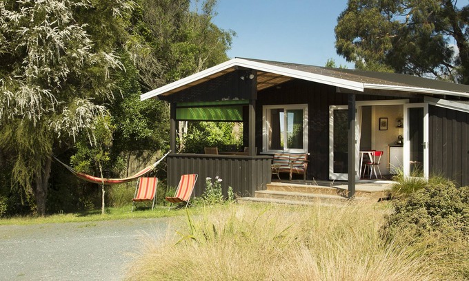 Mapua Cottage | Maison des vendangeurs des années 1950 magnifiquement rénovée.