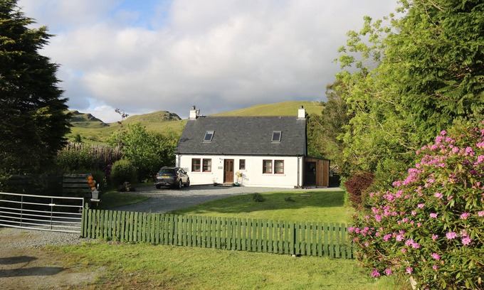 Isle of Skye Cottage | Raven Cottage dans le magnifique Glen Eynort près de carbost. 3 chambres, 6 personnes.