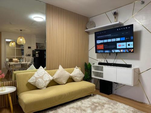 Imus Appartement | Raven's Nest Cozy Condo with Netflix Wi-fi in Imus