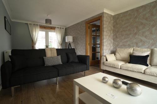 Glenrothes Maison | Ravenswood House