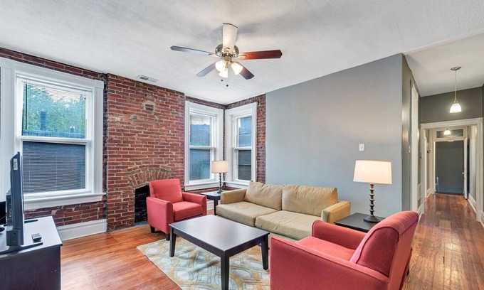 Benton Park Copropriété | Historic Second Floor Unit in STL - Sleeps 8 (2E)!