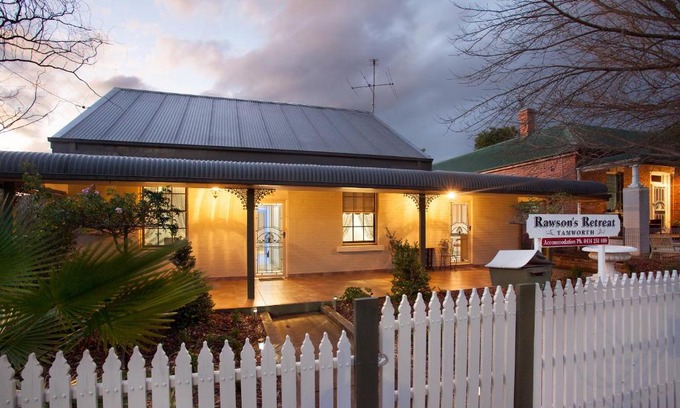 East Tamworth Maison | Rawson's Retreat - Five Bedroom Home - Walk CBD - Includes Breakfast
