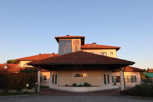 Milan Hôtel | Raya Hotel