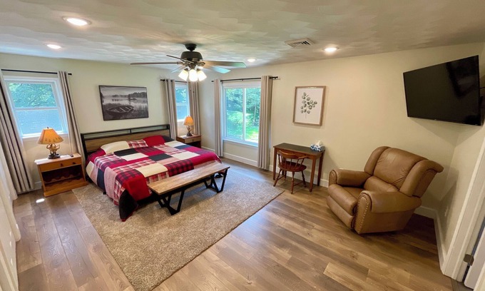 Saxton Cabine | The Fox Den: Raystown Vacations ~ Linens incl ~ EZ Boat Parking~ Dogs welcome!