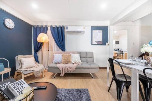 Chom Phon Maison | RB7 Chatuchak House, Netflix, HighSpeedNet, Metro