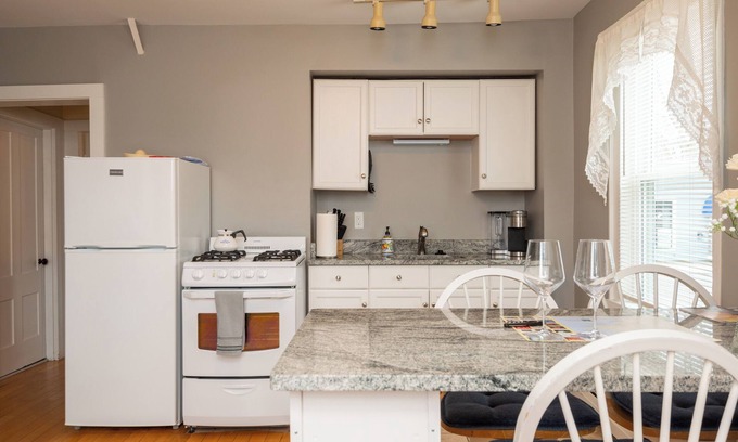 Beverly Appartement | Re-listed: Adorable Condo Beverly - Salem - Halloween