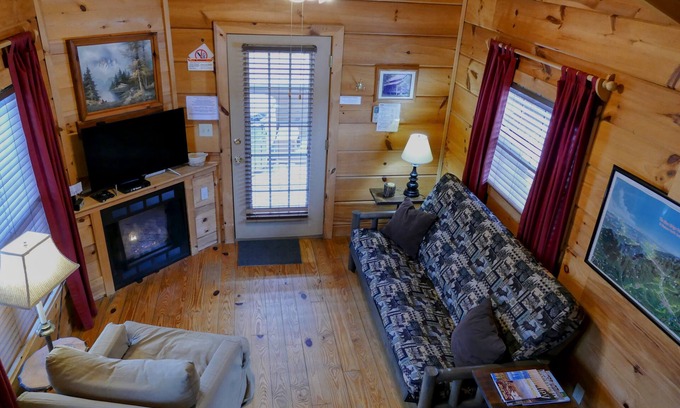 Altamont Cabine | Cozy 1BR 'Real Log Cabin' avec bain à remous sur la rivière Linville (6 personnes)
