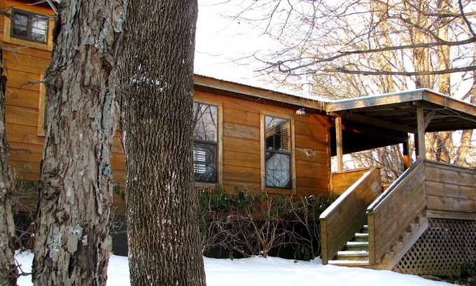 Altamont Cabine | Coquette Riverside 1BR 'REAL LOG' Cabine - BAIGNOIRE CHAUDE, FOYER + (6 couchages)