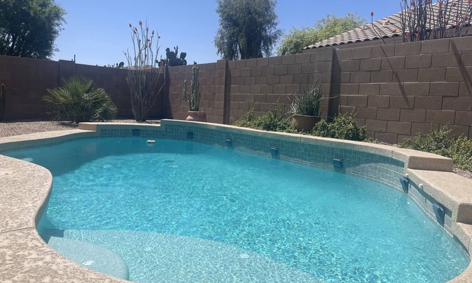 San Tan Valley Maison | Recent Reno fall 2024~ Big Bungalow with heated Pool! Steps to San Tan Highlands
