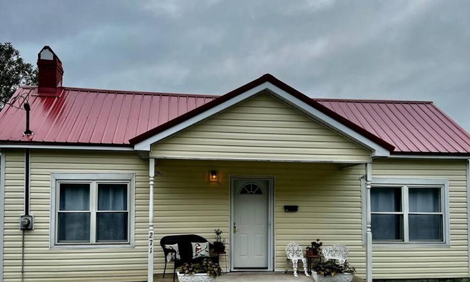 Concord Maison | Recently Remodeled 2 Bedroom on the Ohio River