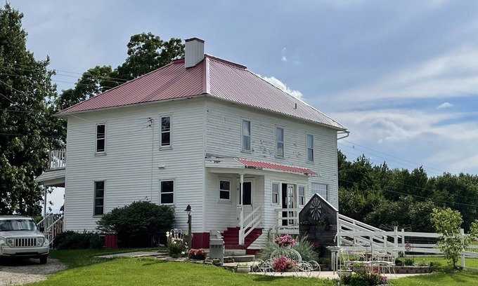 Snover Autre | Recently Remodeled Cozy Farmhouse located in Marlette