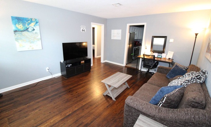 Turner Park Maison | Recently remodeled house near Expo, TU, Rt 66, Downtown with large fenced yard