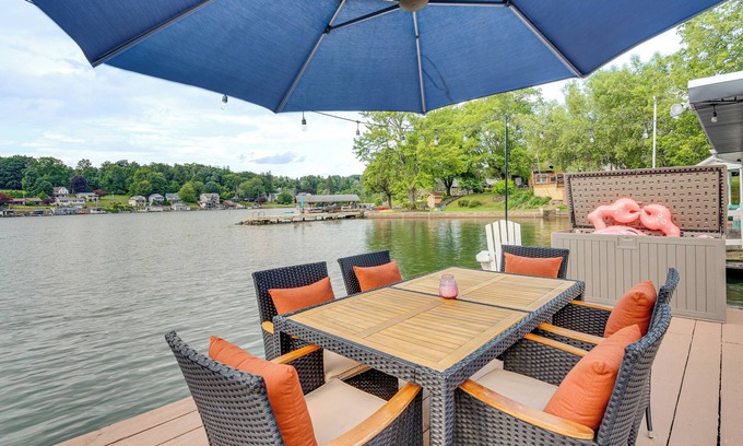 Harveys Lake Maison | Recently Renovated Harveys Lake Retreat w/Dock!