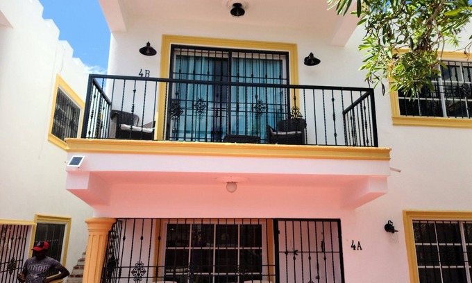 Los Melones Appartement | Recently renovated 2 Bedroom Apt, on the 1st floor with free parking