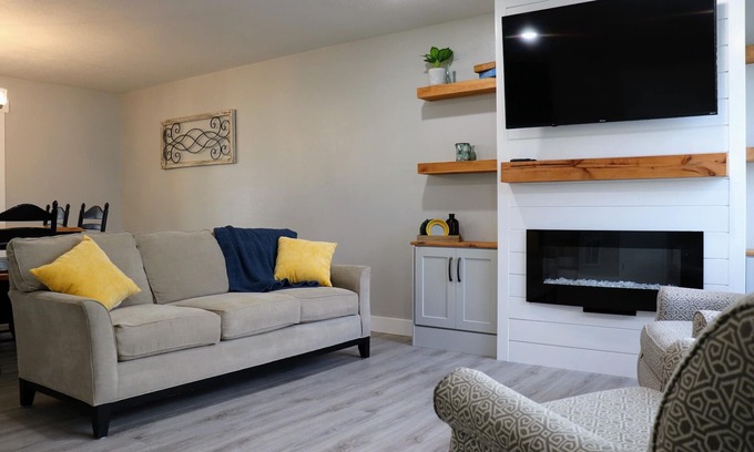 Lindon Maison | Recently Renovated, great location, close to freeway, lakes, slopes, and more.