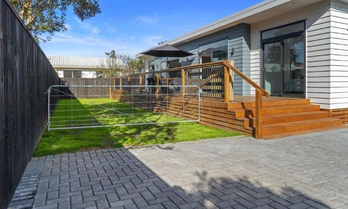 Waihi Beach Maison | Recline on Leo