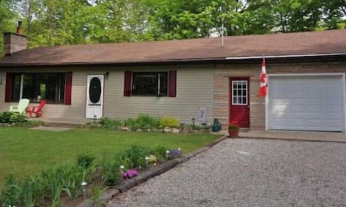 Red Bay Maison | Red Bay Beach Cottage Rental, ON