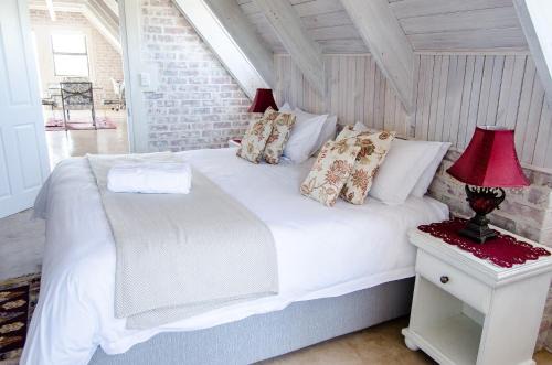 Langebaan Appartement | Red Bishop - Birds, Beach & Beauty