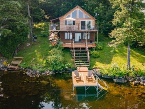 Sidney Maison | Red Cedar Haven Lakeside Tranquility