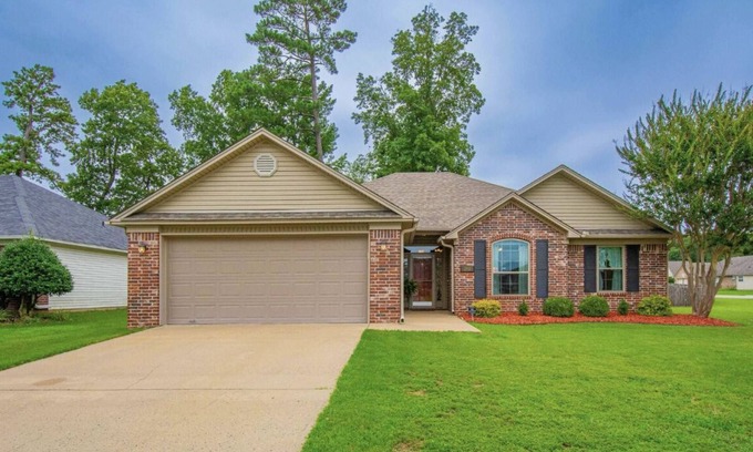 Bryant Maison | “Red Door” Home in Bryant, Arkansas