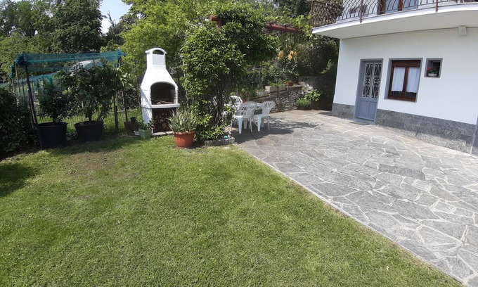 Arizzano Maison | red fountain house