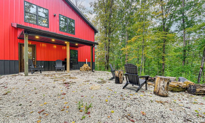 Heidelberg Maison | Red River Gorge Barndominium: Dog Friendly!