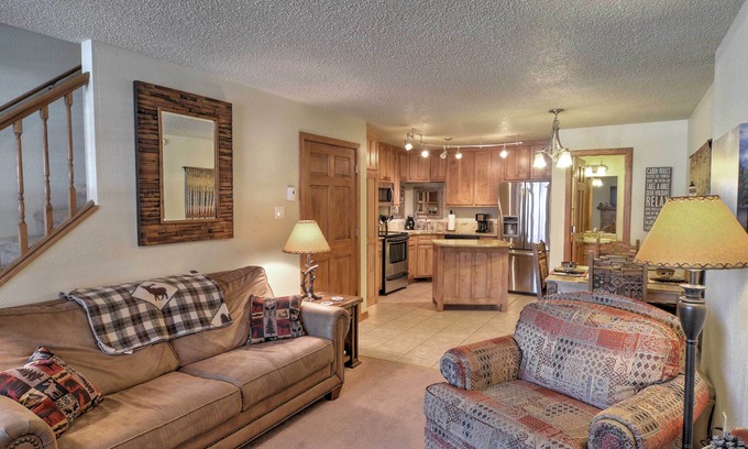 Red River Maison | Red River Townhome w / Balcons - Promenade à la rue Principale