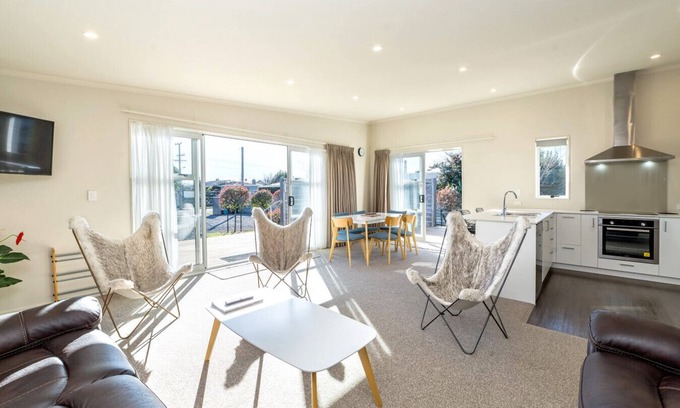 Martinborough Maison | Red Robin, Martinborough