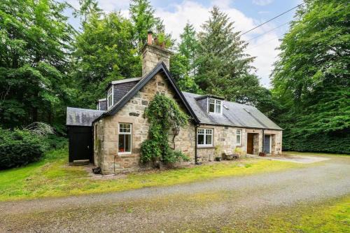 Logie Coldstone Maison | Red Squirrel Cottage, Family & Pet Friendly Adventure Retreat, Strathdon, Aberdeenshire