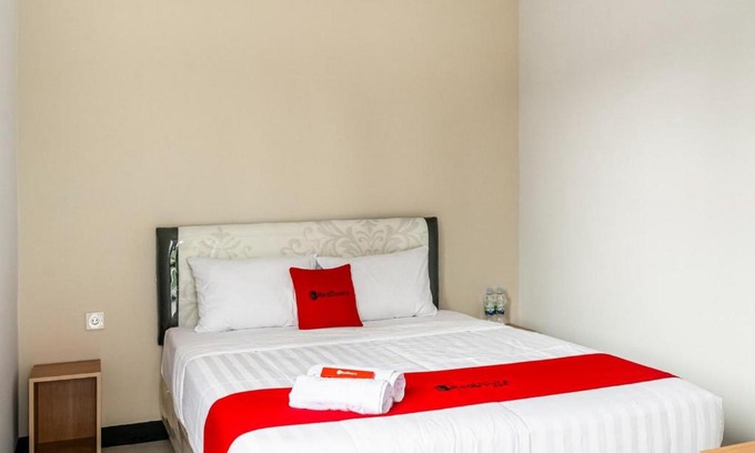 Jakarta Hôtel | RedDoorz near Puri Indah Lippo Mall 2