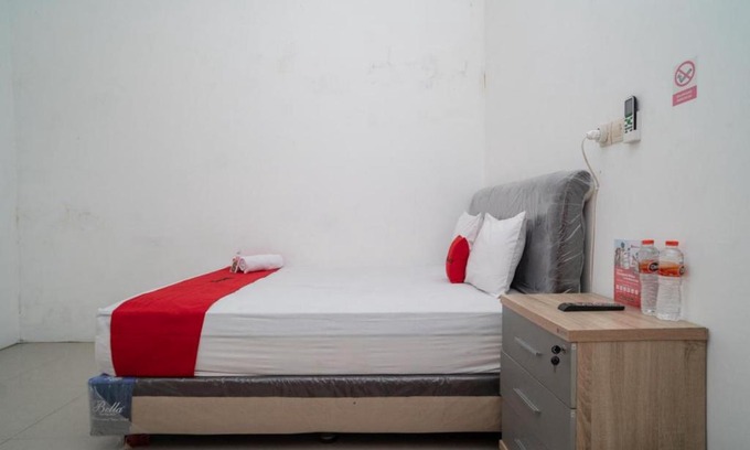Waru Hôtel | RedDoorz near RS Mitra Keluarga Waru
