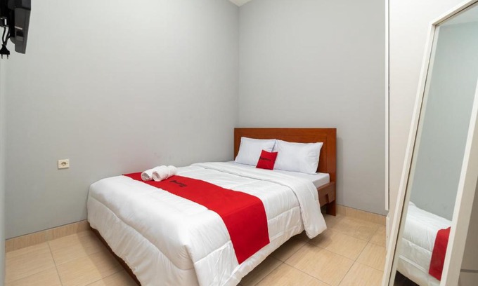 Tangerang Hôtel | RedDoorz near RS Sari Asih Cipondoh