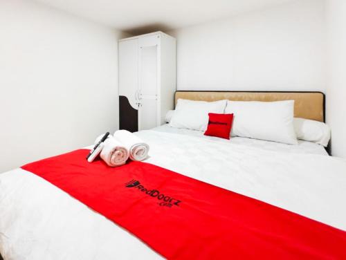 Surabaya Hôtel | RedDoorz near RSUD dr Soewandhie