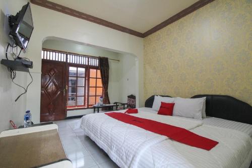 Plaosan Maison | RedDoorz near Sarangan Lake