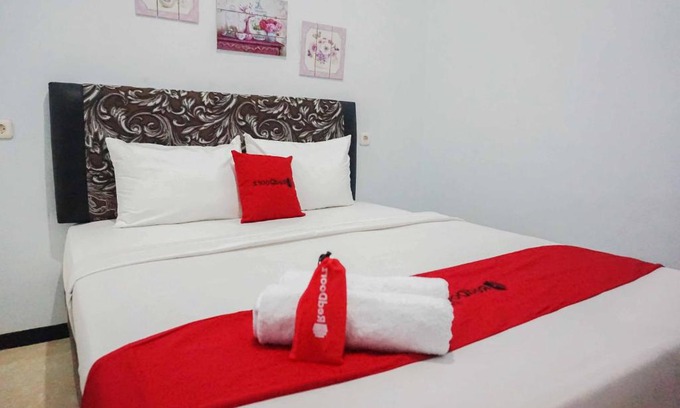 Malang Hôtel | RedDoorz near Velodrome Malang 2