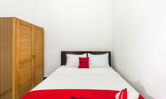 Surabaya Maison | RedDoorz near Widya Mandala University
