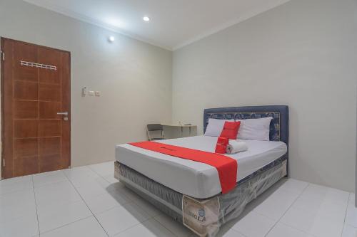 Balikpapan Maison | RedDoorz Plus at Bukit Cinta Street Balikpapan