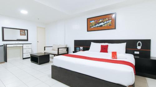 Bangkal Hôtel | RedDoorz Plus at Evangelista Street Makati