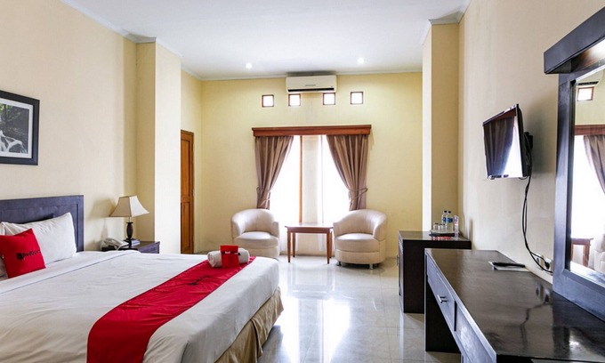Karanganyar Maison | RedDoorz Plus near Alun Alun Karanganyar