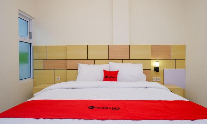 Solo City Centre Hôtel | RedDoorz Plus near Pasar Gede Solo