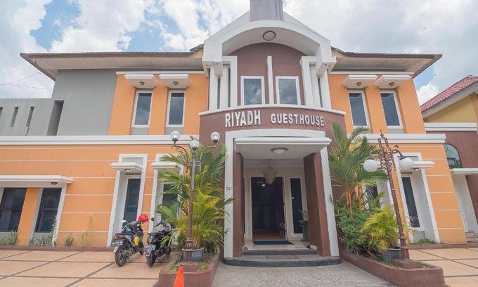 Banjarbaru Maison | RedDoorz Plus Syariah at Banjarbaru 2