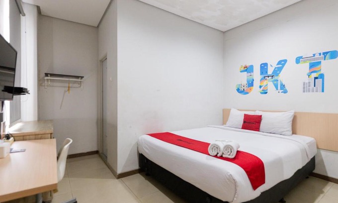 Kebayoran Lama Hôtel | RedDoorz Plus Syariah near Mall Pondok Indah