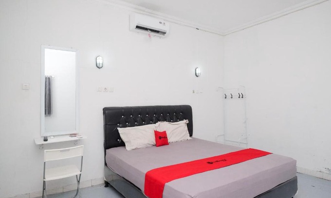 Demak Hôtel | RedDoorz Syariah at Griya Merbotan Demak